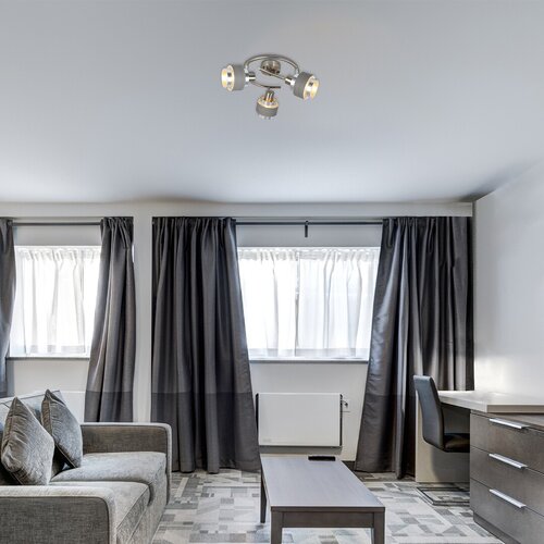 5381 Basil Modern ezüsttölgy Spotlámpa