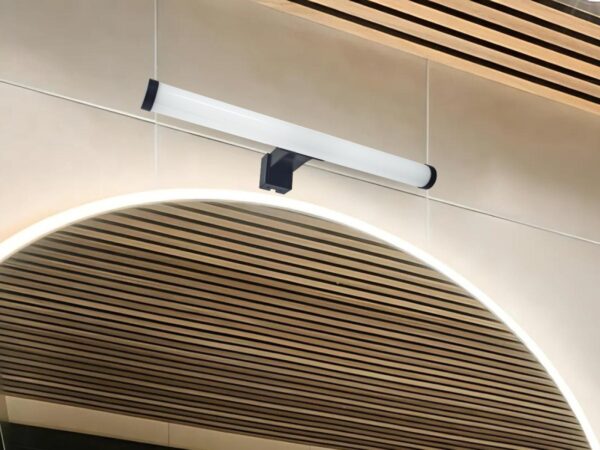 LED fürdõszobai lámpa 8W / IP44 / 300 / 4000K - LNL7720/BK